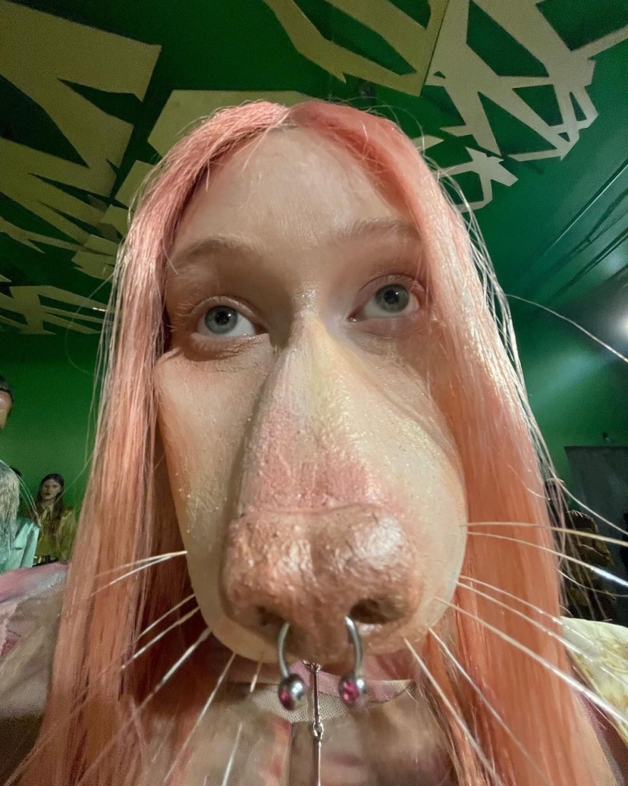 Διχάζει οίκος μόδας που ανέβασε στην πασαρέλα μοντέλα με πρόσωπα ζώων