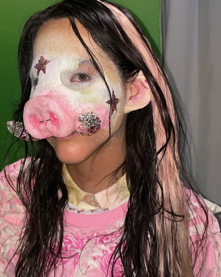 Διχάζει οίκος μόδας που ανέβασε στην πασαρέλα μοντέλα με πρόσωπα ζώων