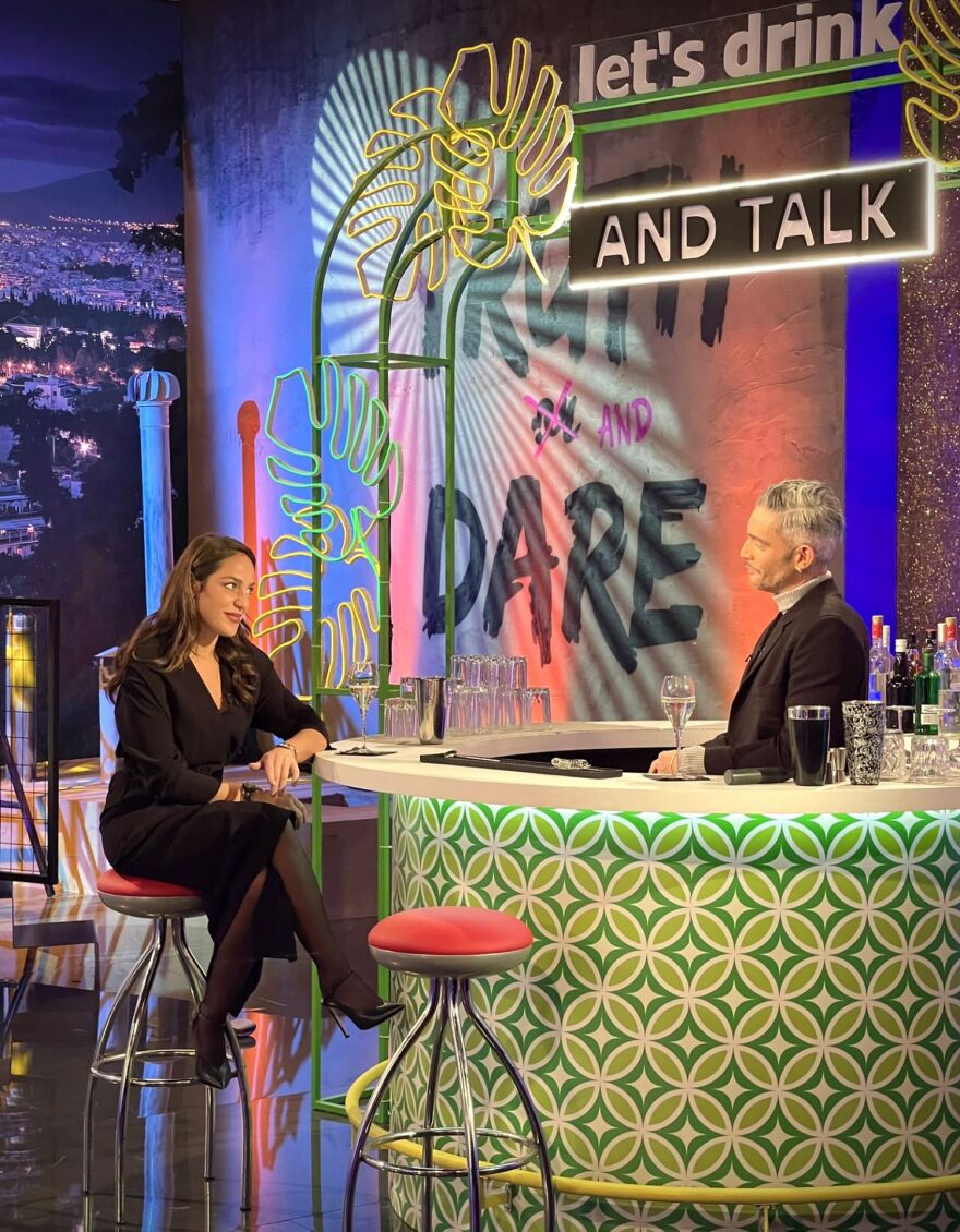 Night Out: Ο Θεοχάρης Ιωαννίδης υποδέχεται τη Δόμνα Μιχαηλίδου