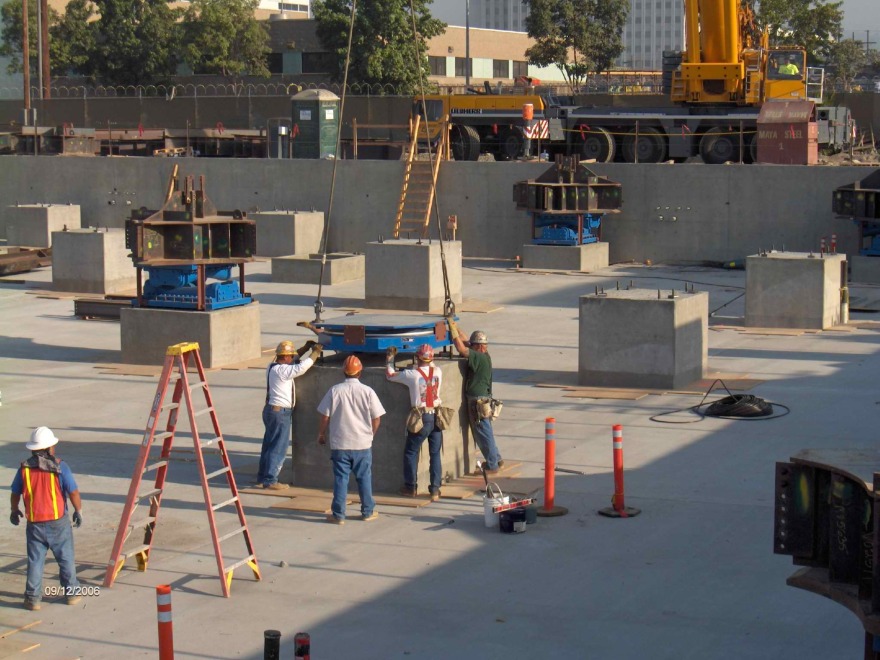 Η απόλυτη αντισεισμική προστασία: Κτίρια με αμορτισέρ σε Ιαπωνία και Καλιφόρνια - Δείτε βίντεο