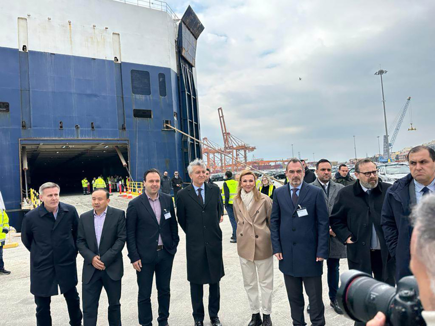 Σεισμός στην Τουρκία: Τέσσερις νταλίκες με κουβέρτες, θερμαντικά και φάρμακα έφυγαν από τον Πειραιά