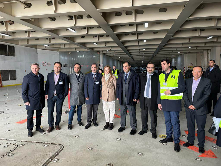 Σεισμός στην Τουρκία: Τέσσερις νταλίκες με κουβέρτες, θερμαντικά και φάρμακα έφυγαν από τον Πειραιά