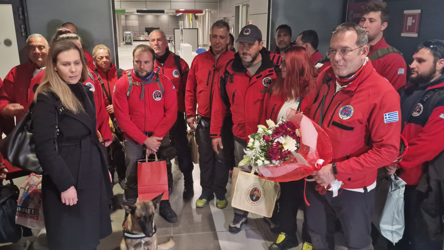 Θεσσαλονίκη: Επέστρεψε από την Τουρκία η Ελληνική Ομάδα Διάσωσης - Χειροκροτήματα και συγκίνηση