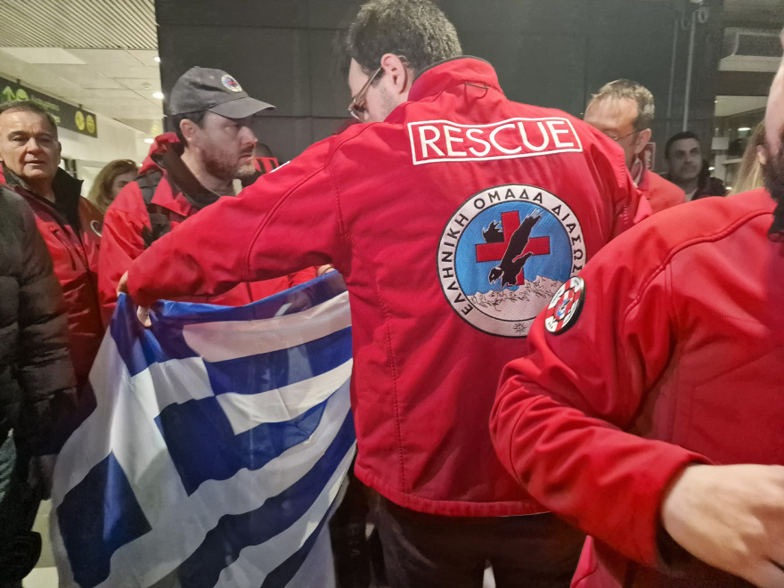 Θεσσαλονίκη: Επέστρεψε από την Τουρκία η Ελληνική Ομάδα Διάσωσης - Χειροκροτήματα και συγκίνηση
