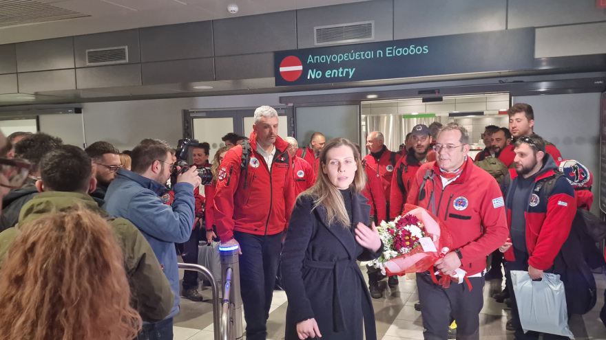 Θεσσαλονίκη: Επέστρεψε από την Τουρκία η Ελληνική Ομάδα Διάσωσης - Χειροκροτήματα και συγκίνηση