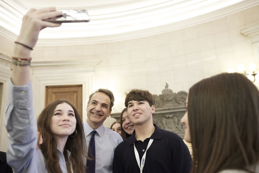 Μητσοτάκης σε μαθητές ΓΕΛ Ελευσίνας: Το σχολείο αλλάζει, στόχος μας να αναδείξουμε δεξιότητες και καινοτομίες