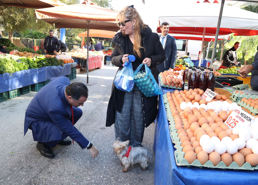 Υπουργείο Ανάπτυξης: «Καταδρομική» του Άδωνι Γεωργιάδη σε λαϊκή στο Χαλάνδρι