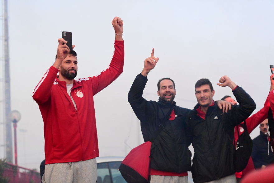 Ολυμπιακός: Υποδοχή ηρώων στο Ρέντη μετά την πρόκριση στον τελικό του CEV Challenge Cup - Δείτε βίντεο