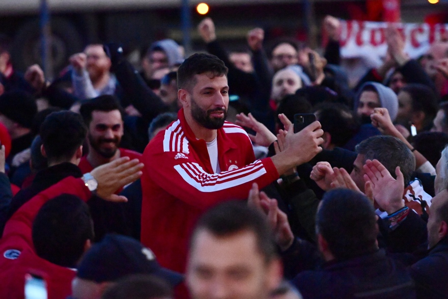 Ολυμπιακός: Υποδοχή ηρώων στο Ρέντη μετά την πρόκριση στον τελικό του CEV Challenge Cup - Δείτε βίντεο