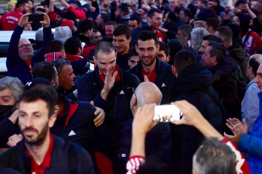 Ολυμπιακός: Υποδοχή ηρώων στο Ρέντη μετά την πρόκριση στον τελικό του CEV Challenge Cup - Δείτε βίντεο