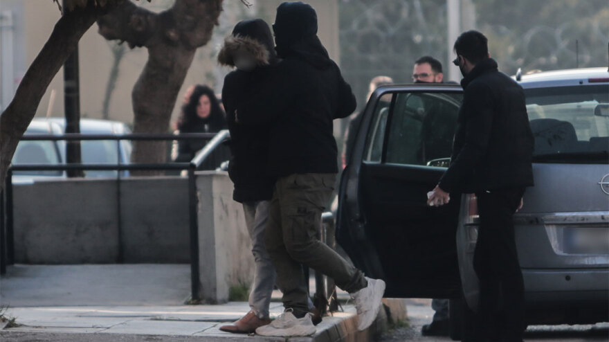 Βιασμός 12χρονης: Στην ανακρίτρια ο δερματολόγος και οι άλλοι τέσσερις συλληφθέντες