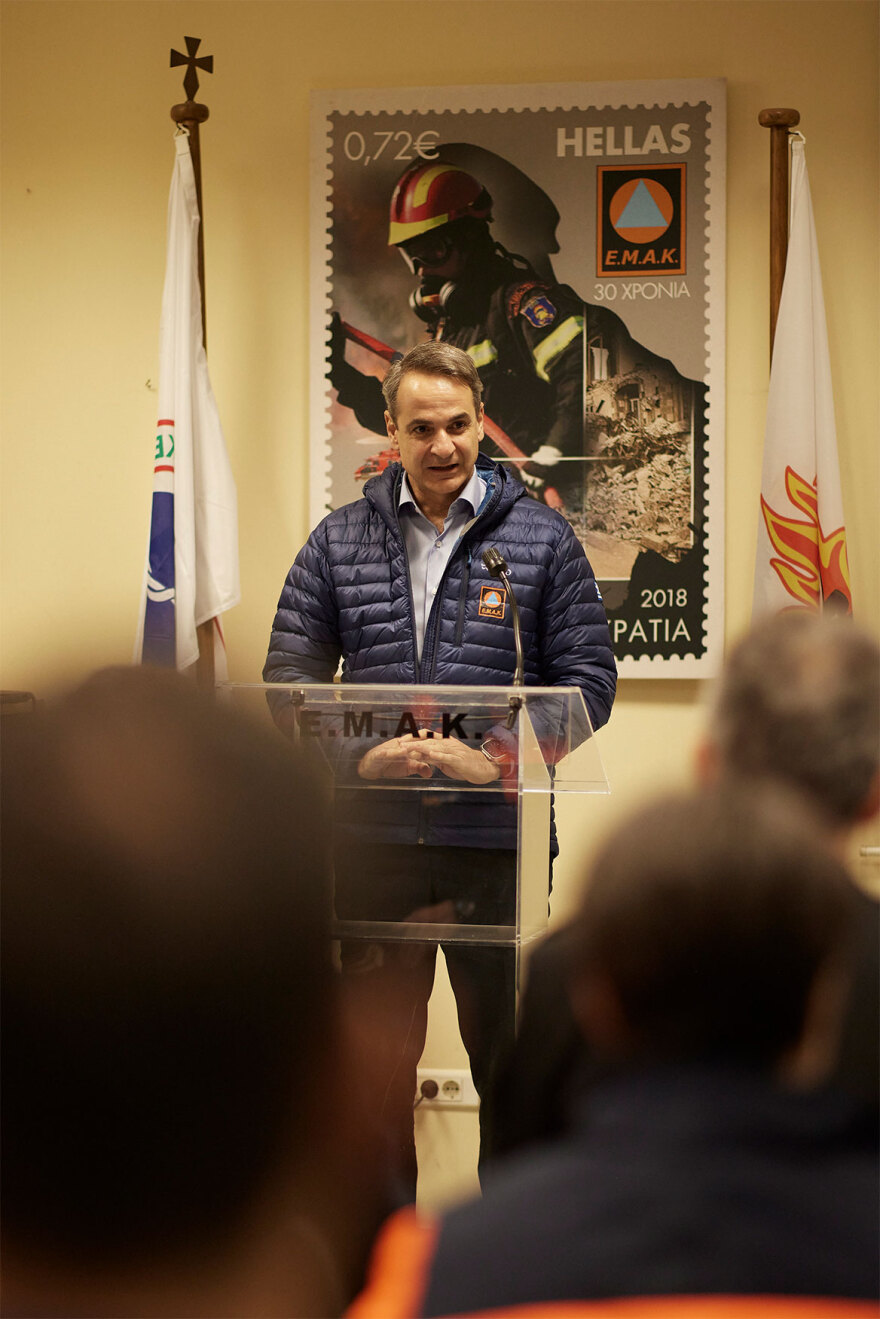 Το «ευχαριστώ» του Μητσοτάκη στους άνδρες της ΕΜΑΚ: Είμαστε βαθιά υπόχρεοι – Φωτογραφίες