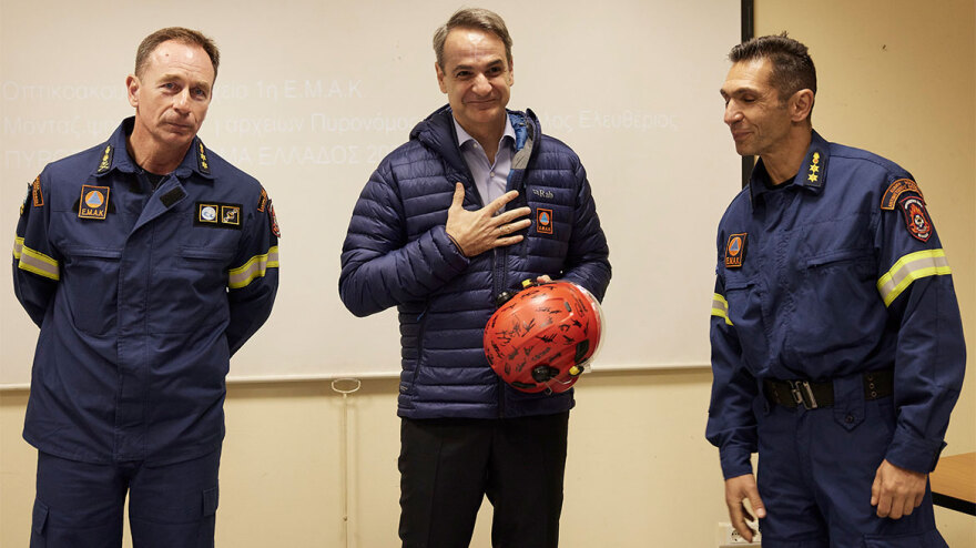 Το «ευχαριστώ» του Μητσοτάκη στους άνδρες της ΕΜΑΚ: Είμαστε βαθιά υπόχρεοι – Φωτογραφίες