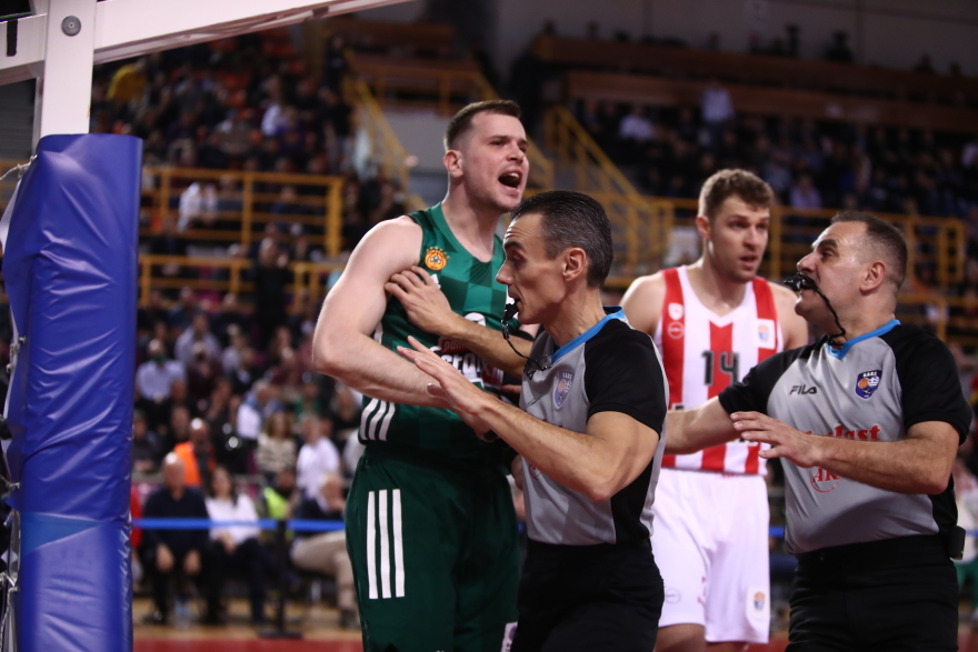  Παπανικολάου για επεισόδιο με Αγραβάνη: «Δεν θέλω να στοχοποιηθεί, έκανα λάθος και του ζήτησα συγνώμη»