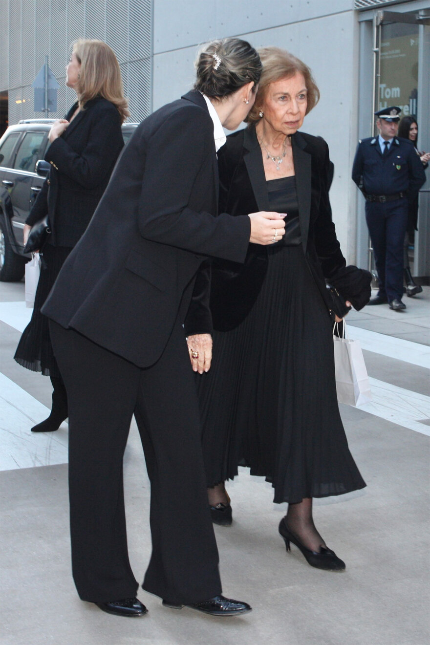 Μνημόσυνο τέως βασιλιά Κωνσταντίνου: Συγκίνηση στη Μητρόπολη - Γονάτισαν τα παιδιά του