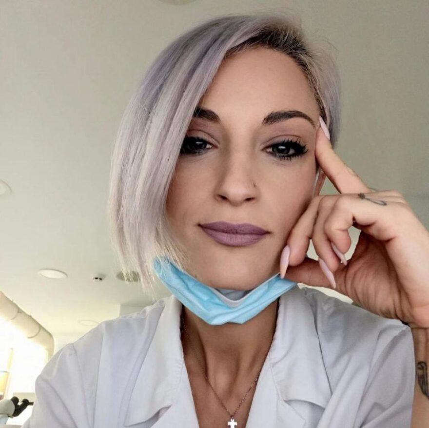 Πορνοστάρ στον Θεοδωράκη: «Στις ερωτικές ταινίες υπάρχει οργασμός αλλά όχι 100%»