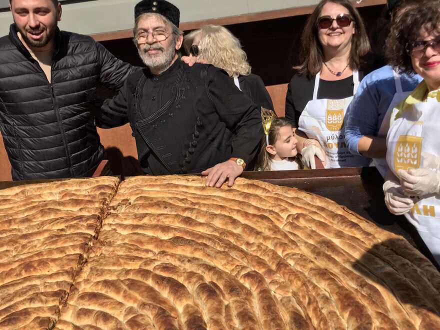 Κοζάνη: Η μεγαλύτερη πίτα «κιχί» που φτιάχτηκε ποτέ - Δείτε βίντεο και φωτογραφίες