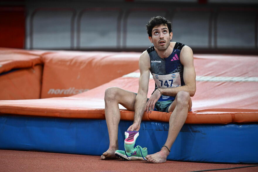 Τεντόγλου: Κέρδισε το χρυσό στο πρωτάθλημα και ζήτησε συγγνώμη γιατί πήδηξε μόνο 8,20μ 