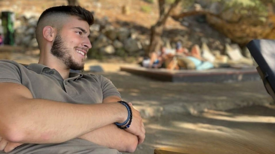 Χανιά: «Ο γιος μου ζει ακόμα μέσα στη ψυχή μου» - Σπαραγμός των γονέων του στρατιώτη που χάθηκε σε τροχαίο