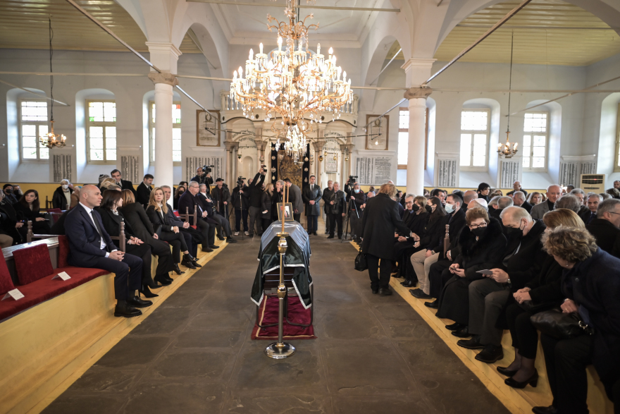 Μωυσής Ελισάφ: Πλήθος κόσμου στην κηδεία του δημάρχου Ιωαννιτών - Η τελευταία στάση έξω από το δημαρχείο Ιωαννίνων