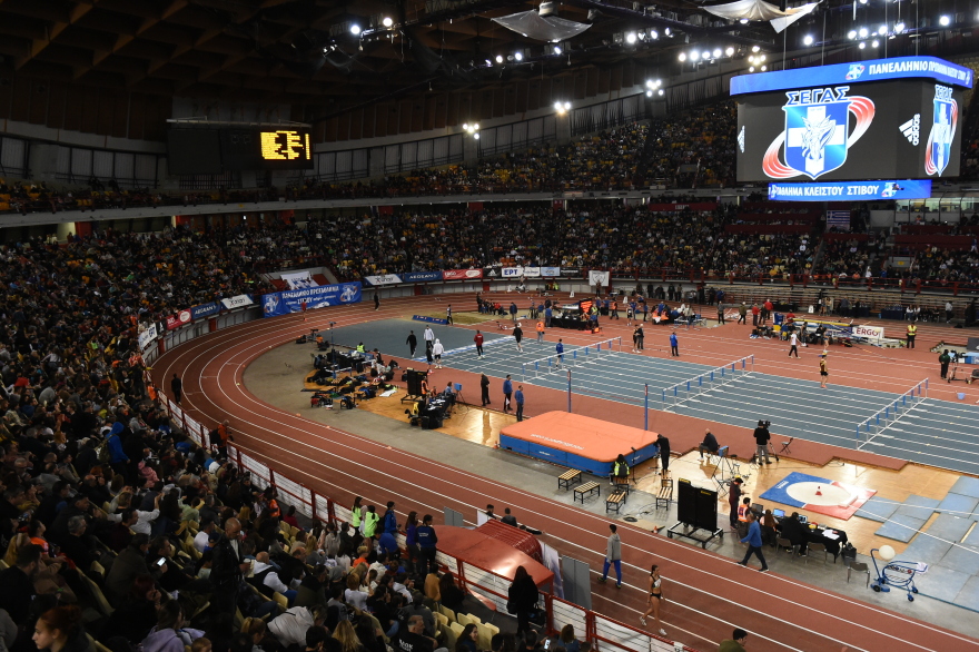 Μίλτος Τεντόγλου: Αποθέωση από 8.000 θεατές στο ΣΕΦ 