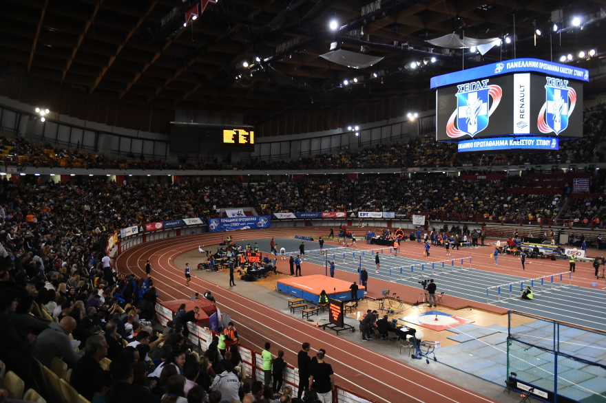 Μίλτος Τεντόγλου: Αποθέωση από 8.000 θεατές στο ΣΕΦ 