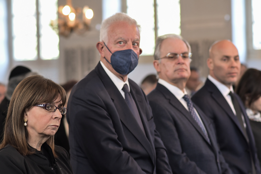 Μωυσής Ελισάφ: Πλήθος κόσμου στην κηδεία του δημάρχου Ιωαννιτών - Η τελευταία στάση έξω από το δημαρχείο Ιωαννίνων