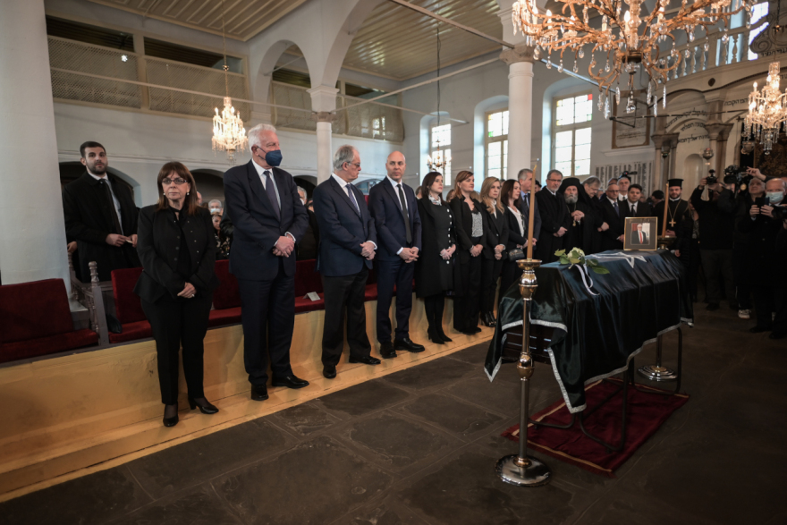 Μωυσής Ελισάφ: Πλήθος κόσμου στην κηδεία του δημάρχου Ιωαννιτών - Η τελευταία στάση έξω από το δημαρχείο Ιωαννίνων