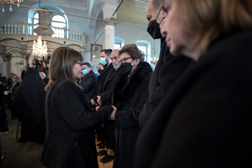 Μωυσής Ελισάφ: Πλήθος κόσμου στην κηδεία του δημάρχου Ιωαννιτών - Η τελευταία στάση έξω από το δημαρχείο Ιωαννίνων