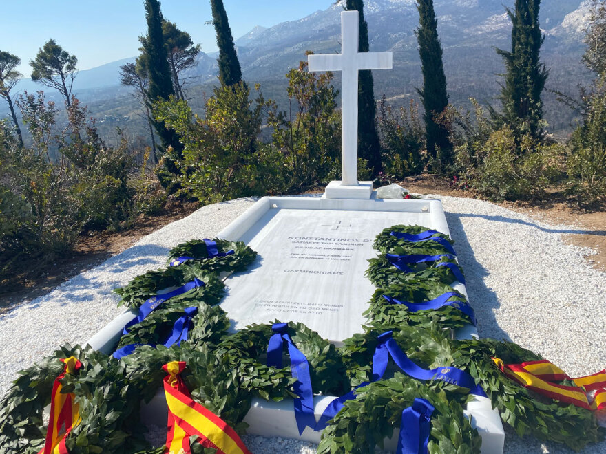 Τέως βασιλιάς Κωνσταντίνος: Το μνημόσυνο στη Μητρόπολη και στη Μονή Τρικόρφου