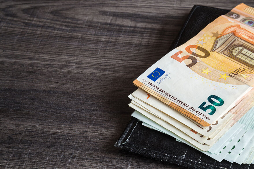 Απίστευτη απάτη από τραπεζικό: Εβγαζε εικονικά καταναλωτικά δάνεια και τσέπωσε €700.000!