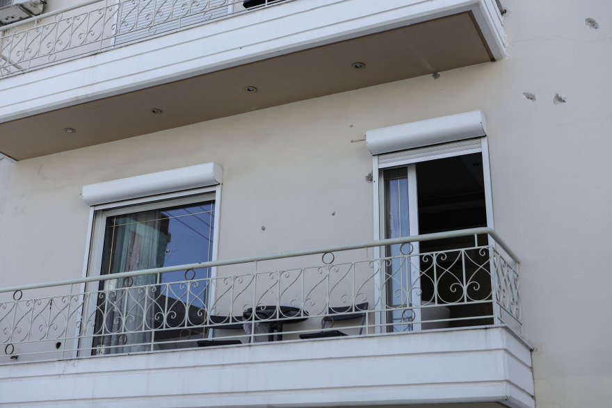 Πυροβολισμοί στην Αγία Βαρβάρα: «Σφαίρα καρφώθηκε δίπλα σε μητέρα που τάιζε το μωρό της», δηλώνει μάρτυρας