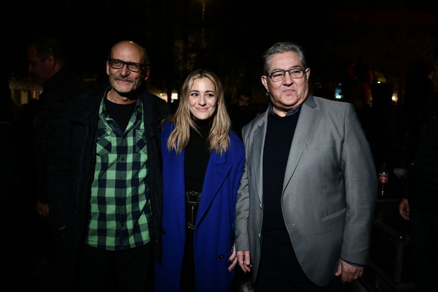 Συναυλία υπέρ των καλλιτεχνών με Νταλάρα και άλλους 70 τραγουδιστές - Δείτε φωτογραφίες