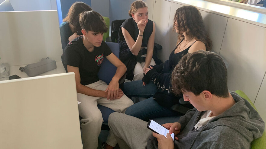 Τα εκπαιδευτήρια Γείτονα «τύπωσαν» το δικό τους Πρώτο Θέμα