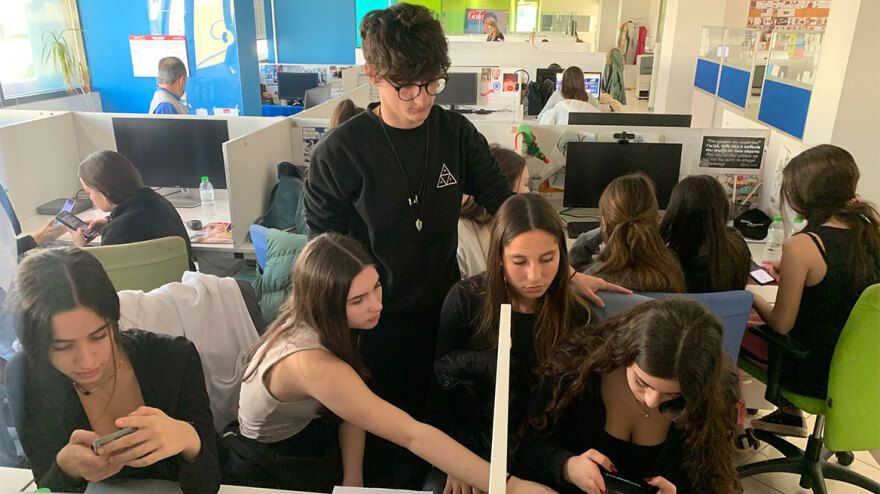 Τα εκπαιδευτήρια Γείτονα «τύπωσαν» το δικό τους Πρώτο Θέμα