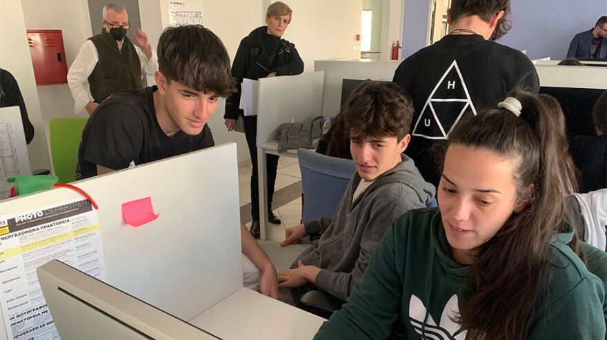 Τα εκπαιδευτήρια Γείτονα «τύπωσαν» το δικό τους Πρώτο Θέμα