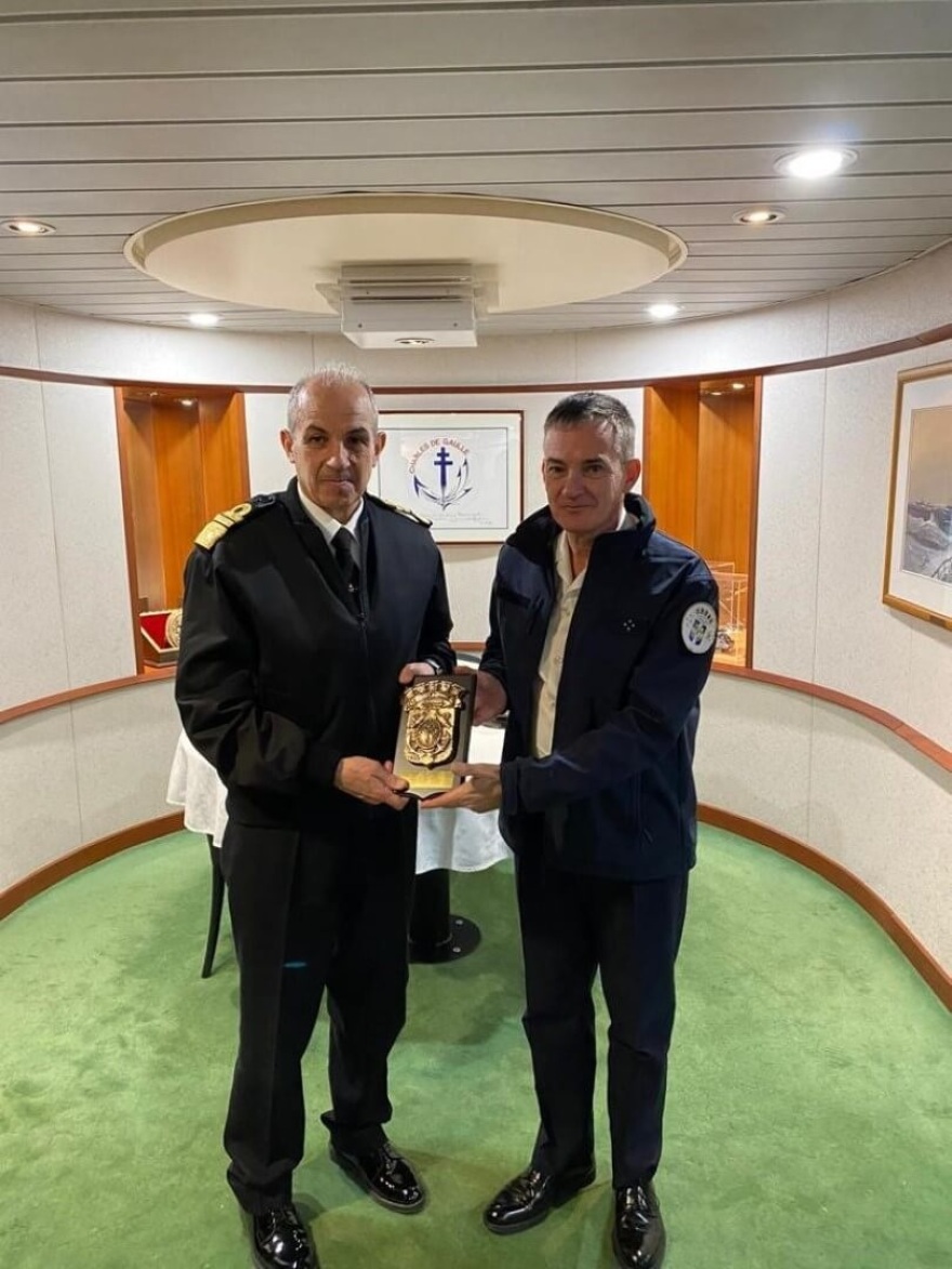 Στο γαλλικό αεροπλανοφόρο Σαρλ ντε Γκωλ η ηγεσία του Πολεμικού Ναυτικού – Δείτε φωτογραφίες