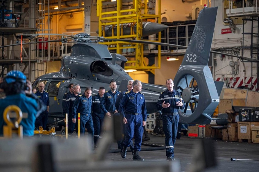 Στο γαλλικό αεροπλανοφόρο Σαρλ ντε Γκωλ η ηγεσία του Πολεμικού Ναυτικού – Δείτε φωτογραφίες