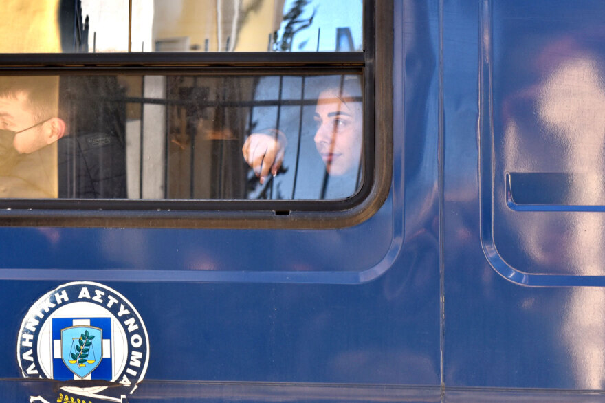 Με χειροπέδες στον Εισαγγελέα η Super Κική - Δείτε φωτογραφίες