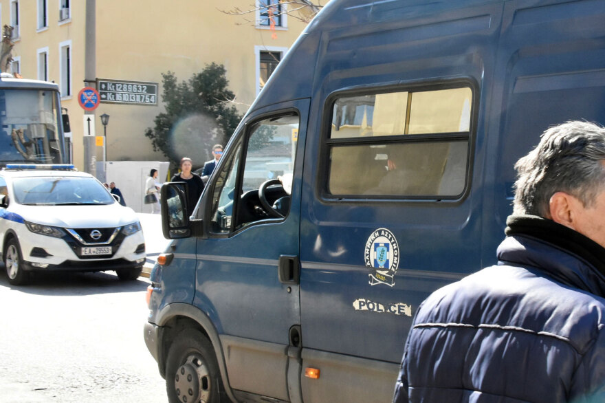 Με χειροπέδες στον Εισαγγελέα η Super Κική - Δείτε φωτογραφίες