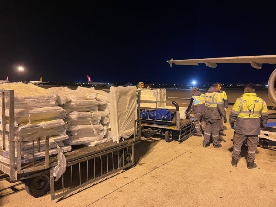 Σεισμός σε Τουρκία-Συρία: Παραδόθηκε το πρώτο κύμα ανθρωπιστικής βοήθειας της Ελλάδας στη Συρία