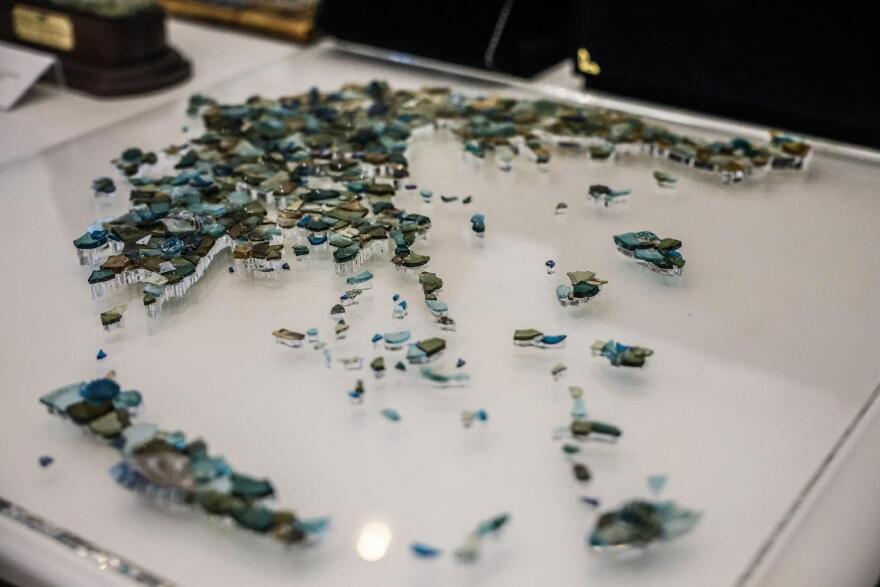 Κατερίνα Σακελλαροπούλου: Περιήγηση στην έκθεση με τα προεδρικά δώρα - Φωτογραφίες