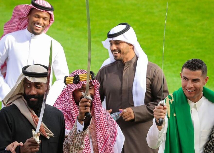  Ο Ρονάλντο ντύθηκε Σαουδάραβας και πήρε στο χέρι το σπαθί για να γιορτάσει την επέτειο ίδρυσης της χώρας - Δείτε βίντεο 