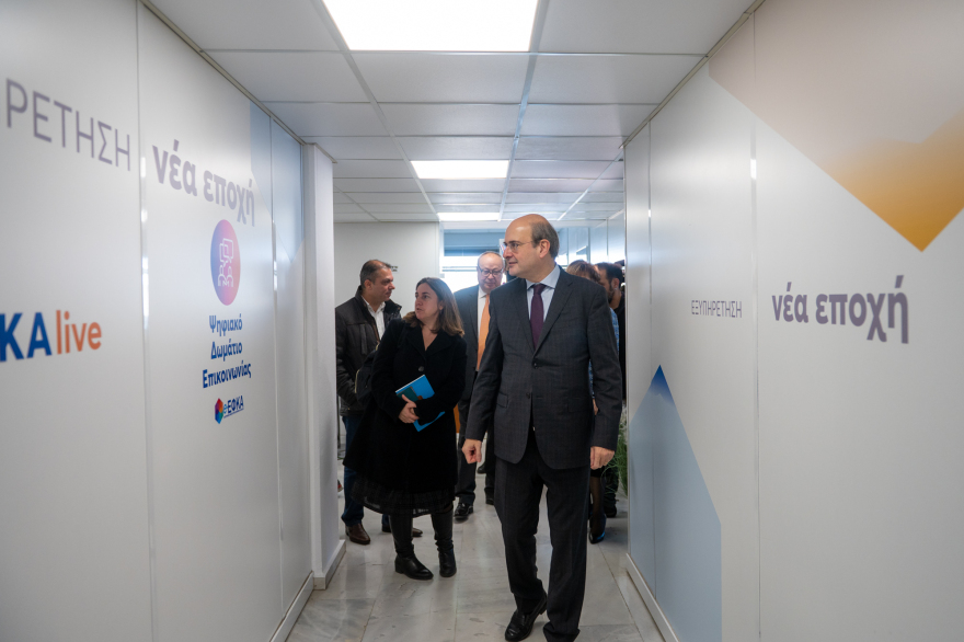 Χατζηδάκης: Τα 3 + 10 πρότυπα υποκαταστήματα σε όλη την Ελλάδα δείχνουν το νέο πρόσωπο του ΕΦΚΑ