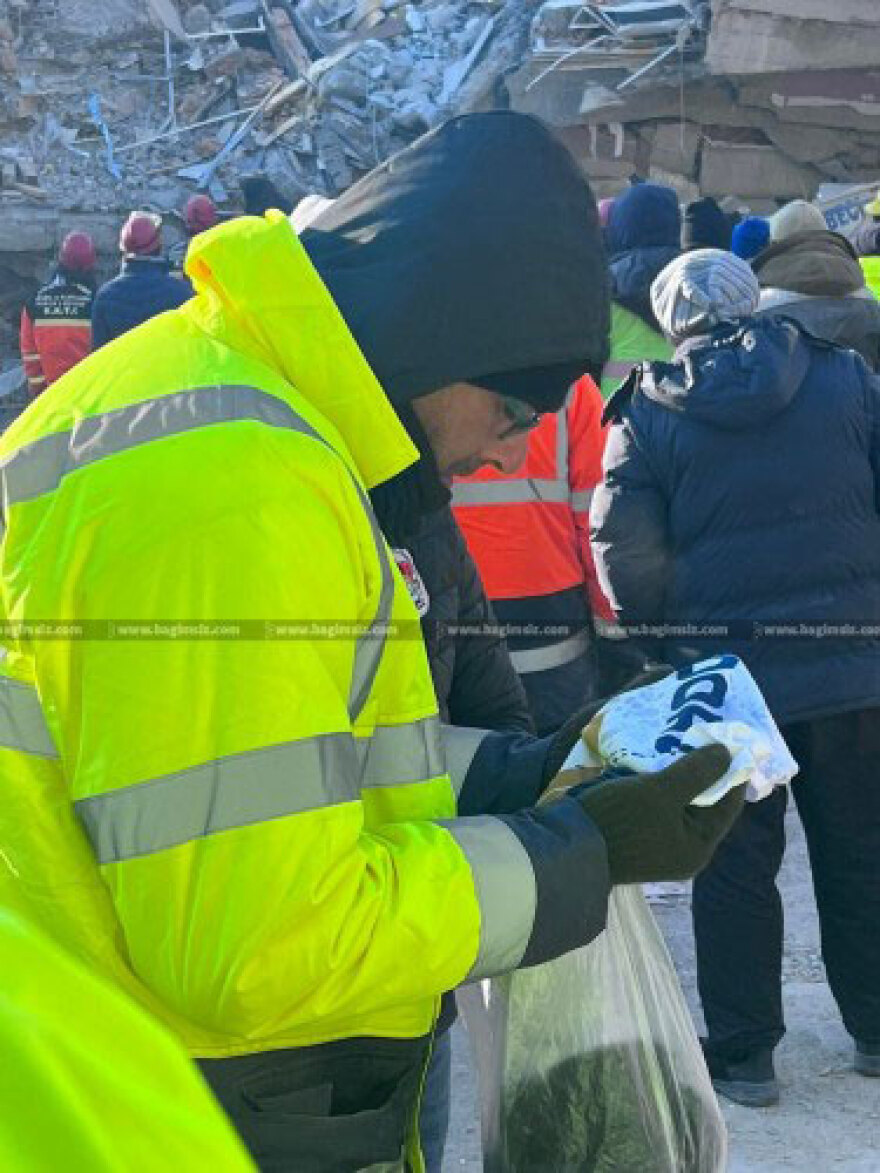 Σεισμός στην Τούρκια: Νεκρά με την ομάδα βόλεϊ τα εγγόνια του Κενάν Ακίν που δολοφόνησε τον Σολωμό Σολωμού