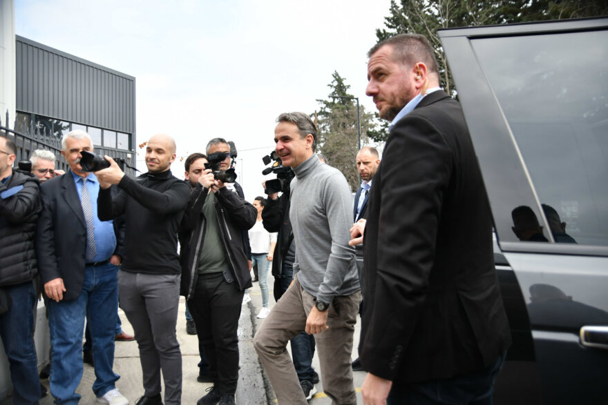 Κυριάκος Μητσοτάκης: Το παρασκήνιο της επίσκεψής του στη Λάρισα - To Πάρκο Καινοτομίας, τα σουβλάκια και οι... Guns N’ Roses