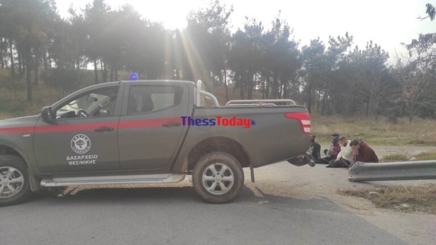  Θεσσαλονίκη: Καταδίωξη διακινητή που παράτησε μετανάστες στον δρόμο – Δείτε βίντεο