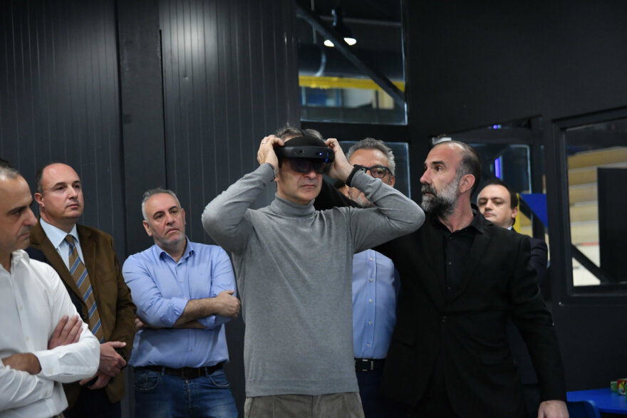 Κυριάκος Μητσοτάκης: Το παρασκήνιο της επίσκεψής του στη Λάρισα - To Πάρκο Καινοτομίας, τα σουβλάκια και οι... Guns N’ Roses