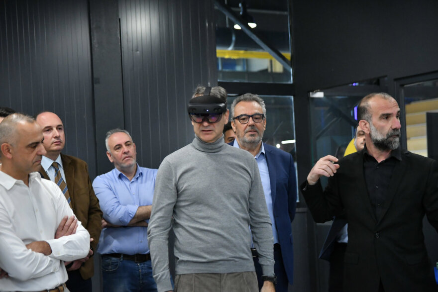 Κυριάκος Μητσοτάκης: Το παρασκήνιο της επίσκεψής του στη Λάρισα - To Πάρκο Καινοτομίας, τα σουβλάκια και οι... Guns N’ Roses