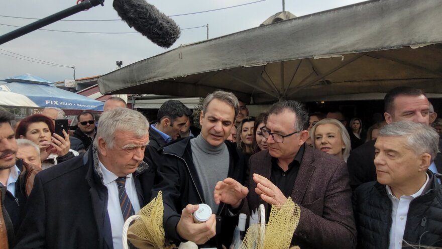 Κυριάκος Μητσοτάκης: Το παρασκήνιο της επίσκεψής του στη Λάρισα - To Πάρκο Καινοτομίας, τα σουβλάκια και οι... Guns N’ Roses